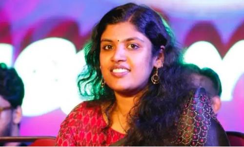 ചിന്താ ജെറോമിന്റെ പ്രബന്ധം പരിശോധിക്കാൻ നാലംഗ കമ്മിറ്റിയെ നിയമിക്കാനൊരുങ്ങി കേരള സർവകലാശാല ചിന്താ ജെറോമിന്റെ പ്രബന്ധം പരിശോധിക്കാൻ നാലംഗ കമ്മിറ്റിയെ നിയമിക്കാനൊരുങ്ങി കേരള സർവകലാശാല