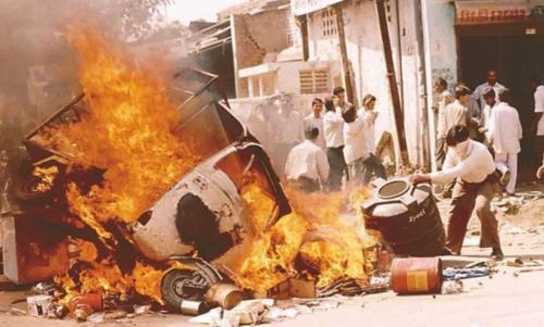 2002 ഗുജറാത്ത് കലാപകാലത്തെ കൂട്ടക്കൊലക്കേസ്; 22 പ്രതികളെ കോടതി വെറുതെവിട്ടു 2002 ഗുജറാത്ത് കലാപകാലത്തെ കൂട്ടക്കൊലക്കേസ്; 22 പ്രതികളെ കോടതി വെറുതെവിട്ടു