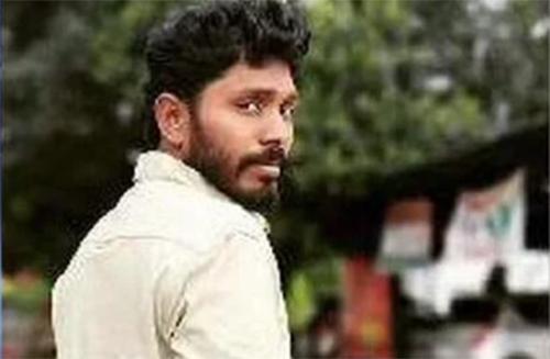 എകെജി സെന്ററിന് നേരെ സ്ഫോടക വസ്തു എറിഞ്ഞ സംഭവം; യൂത്ത് കോൺഗ്രസ് നേതാവ് കസ്റ്റഡിയിൽ എകെജി സെന്ററിന് നേരെ സ്ഫോടക വസ്തു എറിഞ്ഞ സംഭവം; യൂത്ത് കോൺഗ്രസ് നേതാവ് കസ്റ്റഡിയിൽ