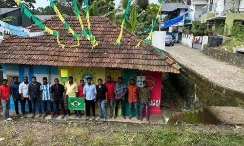 ലോകകപ്പ് കാണാനായി 17 പേര് ചേര്ന്ന് സ്വന്തമാക്കിയത്, 23 ലക്ഷം രൂപയുടെ വീടും സ്ഥലവും ലോകകപ്പ് കാണാനായി 17 പേര് ചേര്ന്ന് സ്വന്തമാക്കിയത്, 23 ലക്ഷം രൂപയുടെ വീടും സ്ഥലവും