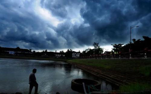 കാലവർഷം നാളെ എത്തും; കേരളത്തിൽ ശക്തമായ മഴക്ക് സാധ്യതയെന്ന് കാലാവസ്ഥാ പ്രവചനം കാലവർഷം നാളെ എത്തും; കേരളത്തിൽ ശക്തമായ മഴക്ക് സാധ്യതയെന്ന് കാലാവസ്ഥാ പ്രവചനം
