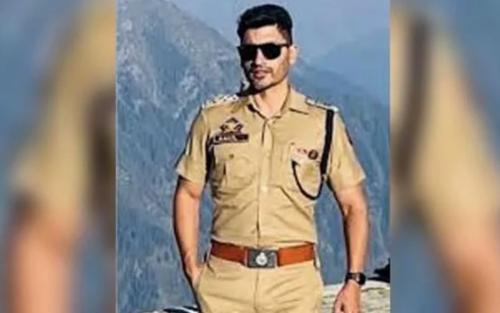 തീവ്രവാദ ബന്ധമുണ്ടെന്ന ആരോപണത്തിൽ ജമ്മുകാഷ്മീർ പോലീസ് ഡെപ്യൂട്ടി സൂപ്രണ്ട് അറസ്റ്റിൽ തീവ്രവാദ ബന്ധമുണ്ടെന്ന ആരോപണത്തിൽ ജമ്മുകാഷ്മീർ പോലീസ് ഡെപ്യൂട്ടി സൂപ്രണ്ട് അറസ്റ്റിൽ