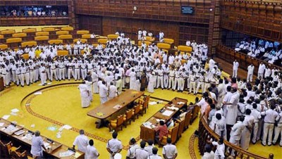 ചീഞ്ഞു നാറുന്ന കേരള രാഷ്ട്രീയം... ചീഞ്ഞു നാറുന്ന കേരള രാഷ്ട്രീയം...