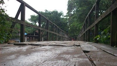 ശരിക്കോളത്തിലിരുന്ന് ചിരിക്കുന്നവർ... ശരിക്കോളത്തിലിരുന്ന് ചിരിക്കുന്നവർ...