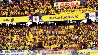 മഞ്ഞക്കടൽ ഇരന്പുന്പോൾ... മഞ്ഞക്കടൽ ഇരന്പുന്പോൾ...