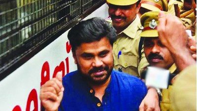 നായകനിൽ നിന്ന് വില്ലനിലേയ്ക്ക്... നായകനിൽ നിന്ന് വില്ലനിലേയ്ക്ക്...