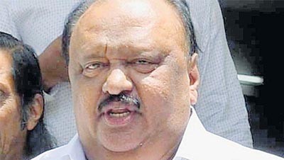 ചാണ്ടിയിൽ നിന്ന് വീണ്ടും ചാണ്ടിയിലേയ്ക്ക്... ചാണ്ടിയിൽ നിന്ന് വീണ്ടും ചാണ്ടിയിലേയ്ക്ക്...