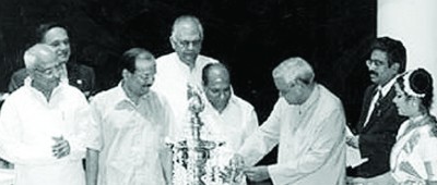 കേരളമെന്ന് കേട്ടാലോ... കേരളമെന്ന് കേട്ടാലോ...
