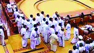 സഭയിൽ സഭ്യതയോടെ പെരുമാറാൻ പഠിക്കാത്ത നേതാക്കൾ എങ്ങനെ ജനങ്ങൾക്ക് മാതൃകയാകും ? സഭയിൽ സഭ്യതയോടെ പെരുമാറാൻ പഠിക്കാത്ത നേതാക്കൾ എങ്ങനെ ജനങ്ങൾക്ക് മാതൃകയാകും ?