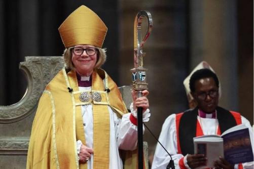 ചരിത്രം തിരുത്തി സാറ മുല്ലാലി; ആദ്യ വനിതാ കാന്റർബറി ആർച്ച് ബിഷപ്പായി സ്ഥാനമേറ്റു