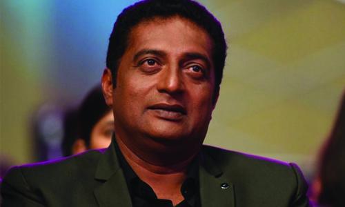 മോ­ദി­ക്കെ­തി­രെ­ രൂ­ക്ഷ വി­മർ­ശനവു­മാ­യി­ പ്രകാശ് രാ­ജ്