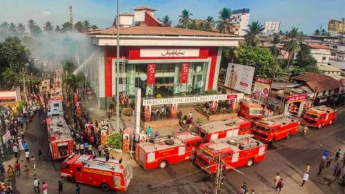 ജയലക്ഷ്മി സിൽക്സിലെ തീപിടിത്തം: വിഷു-റംസാൻ സ്റ്റോക്കുകൾ കത്തിയമർന്നു; കോടികളുടെ നഷ്ടം