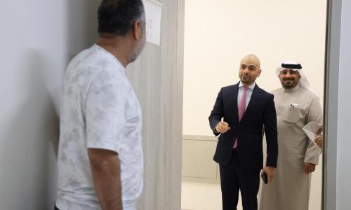 ദുരിതബാധിതർക്ക് താങ്ങായി സർക്കാർ; ഹമദ് ടൗണിലെ സംരക്ഷണ കേന്ദ്രം സന്ദർശിച്ച് മന്ത്രി