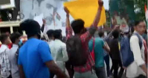 അഗ്നിപഥ് സൈനികസേവന പദ്ധതിക്കെതിരെ കേരളത്തിലും പ്രതിഷേധം അഗ്നിപഥ് സൈനികസേവന പദ്ധതിക്കെതിരെ കേരളത്തിലും പ്രതിഷേധം