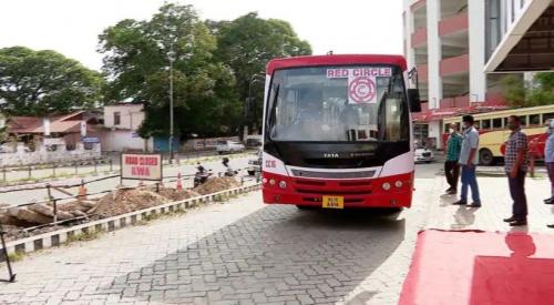 ഇലക്ട്രിക് ബസുകളിലേക്ക് ചുവടുമാറ്റി കെ.എസ്.ആർ.ടി.സി; അഞ്ച് ബസുകൾ ഹരിയാനയിൽ നിന്ന് പുറപ്പെട്ടു ഇലക്ട്രിക് ബസുകളിലേക്ക് ചുവടുമാറ്റി കെ.എസ്.ആർ.ടി.സി; അഞ്ച് ബസുകൾ ഹരിയാനയിൽ നിന്ന് പുറപ്പെട്ടു