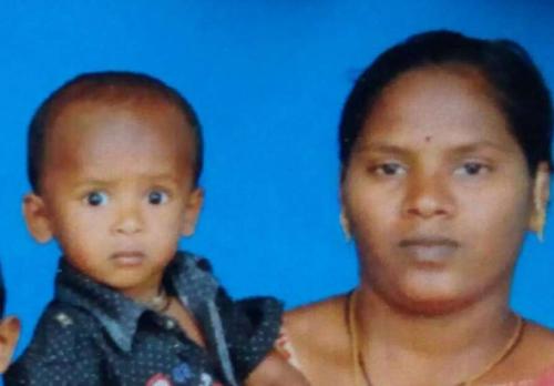 കുഴൽകിണറിൽ നിന്ന് എടുത്തുയർത്താൻ തുണി സഞ്ചി തയ്ച്ച് നൽകി  കുട്ടിയുടെ അമ്മ