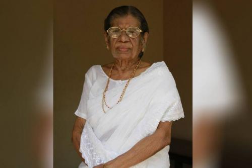 വിപ്ലവനായികയ്ക്ക് വിട: മൃതദേഹം പൂർണ്ണ ഔദ്യോഗിക ബഹുമതികളോടെ സംസ്കരിച്ചു വിപ്ലവനായികയ്ക്ക് വിട: മൃതദേഹം പൂർണ്ണ ഔദ്യോഗിക ബഹുമതികളോടെ സംസ്കരിച്ചു