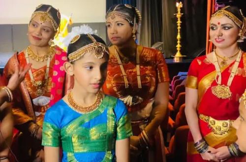 ലണ്ടനിൽ കുച്ചിപ്പുടി അവതരിപ്പിച്ച് ബ്രിട്ടീഷ് പ്രധാനമന്ത്രി ഋഷി സുനകിന്റെ മകൾ ലണ്ടനിൽ കുച്ചിപ്പുടി അവതരിപ്പിച്ച് ബ്രിട്ടീഷ് പ്രധാനമന്ത്രി ഋഷി സുനകിന്റെ മകൾ