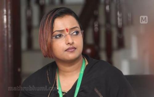സ്വപ്ന സുരേഷിനെതിരെയുള്ള എഫ്ഐആർ ഹൈക്കോടതി സ്റ്റേ ചെയ്തു