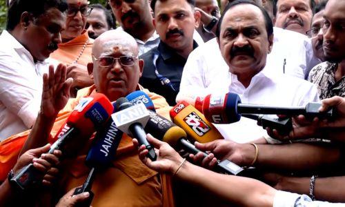 'ഗുരുദേവൻ സ്വപ്നം കണ്ട കേരളമാണ് ലക്ഷ്യം'; മുഖ്യമന്ത്രി വി.ഡി. സതീശന്റെ വാക്കുകളെ കൈയടിച്ച് സ്വീകരിച്ച് ശിവഗിരി മഠം