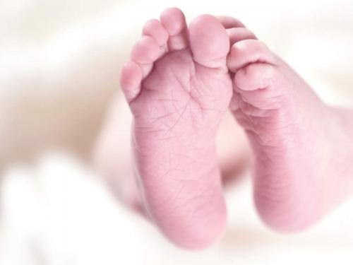 നാൽപത് ദിവസം പ്രായമായ കുഞ്ഞിനെ പിതാവ് പുഴയിൽ എറിഞ്ഞ് കൊന്നു