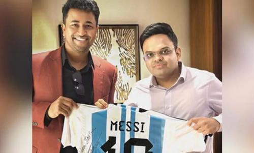 ബിസിസിഐ ജനറൽ സെക്രട്ടറി ജയ് ഷായ്ക്ക് തൻ്റെ ജഴ്സി സമ്മാനിച്ച് മെസി ബിസിസിഐ ജനറൽ സെക്രട്ടറി ജയ് ഷായ്ക്ക് തൻ്റെ ജഴ്സി സമ്മാനിച്ച് മെസി