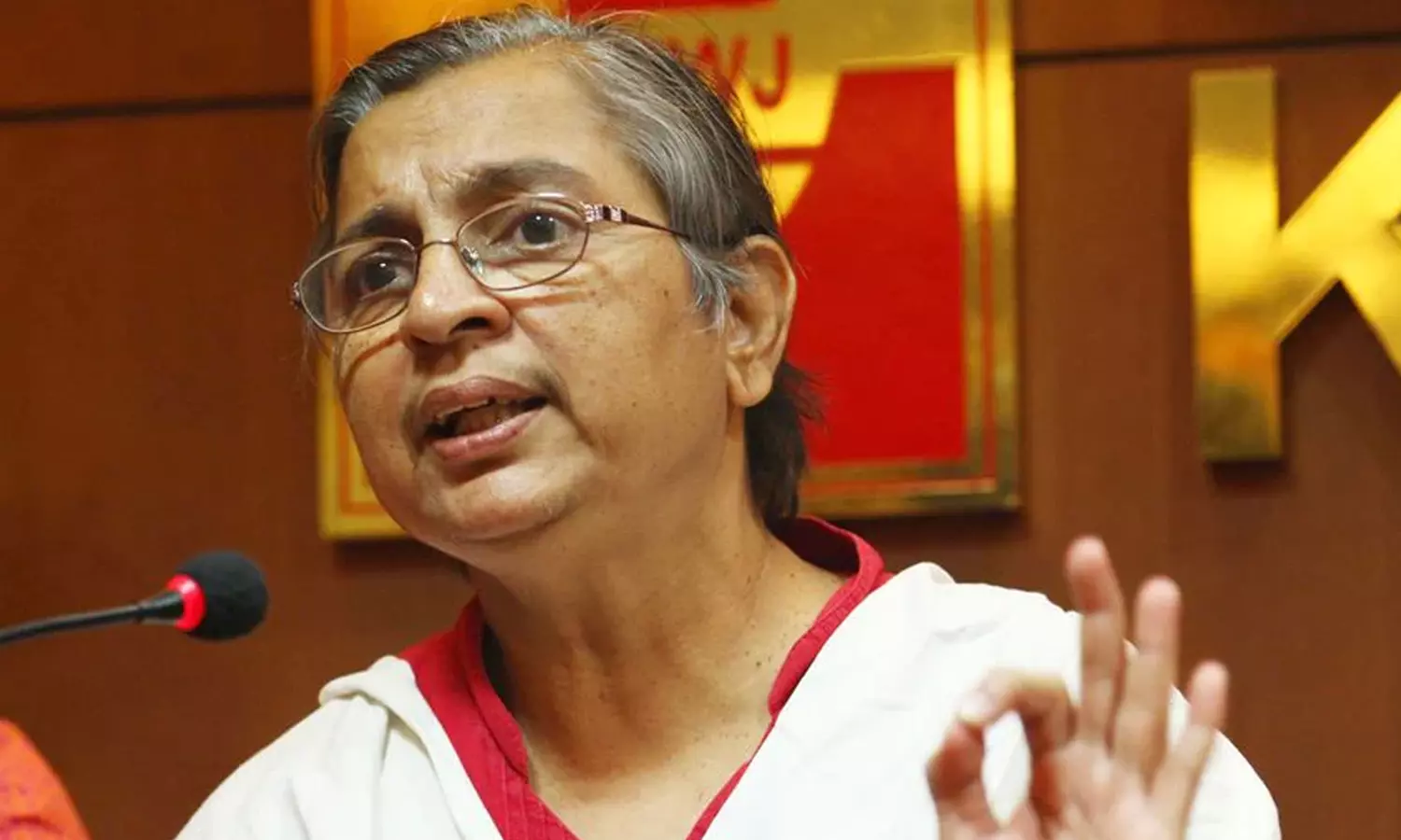 'ആണിന് സാരിയോ ചുരിദാറോ ഇടണമെന്ന് തോന്നുന്നുണ്ടെങ്കില് ധരിക്കട്ടെ'; തുല്യത സ്ക്കൂളില് തുടങ്ങണമെന്ന് കെ അജിത 'ആണിന് സാരിയോ ചുരിദാറോ ഇടണമെന്ന് തോന്നുന്നുണ്ടെങ്കില് ധരിക്കട്ടെ'; തുല്യത സ്ക്കൂളില് തുടങ്ങണമെന്ന് കെ അജിത