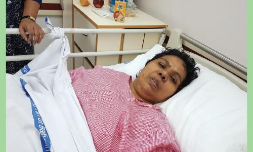 പക്ഷാ­ഘാ­തം പി­ടി­പെ­ട്ട ശ്രീ­ലങ്കൻ ­സ്ത്രീ­യു­ടെ­ മേ­ൽ­വി­ലാ­സം തേ­ടു­ന്നു­ 