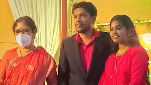 കരുവന്നൂർ സഹകരണ ബാങ്ക് തട്ടിപ്പ്; ഒളിവിൽ കഴിയുന്ന പ്രതിയുടെ മകളുടെ വിവാഹ സൽക്കാരത്തിൽ പങ്കെടുത്ത് മന്ത്രി ആർ. ബിന്ദു കരുവന്നൂർ സഹകരണ ബാങ്ക് തട്ടിപ്പ്; ഒളിവിൽ കഴിയുന്ന പ്രതിയുടെ മകളുടെ വിവാഹ സൽക്കാരത്തിൽ പങ്കെടുത്ത് മന്ത്രി ആർ. ബിന്ദു