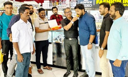 പാലക്കാട് നിയമസഭ, വയനാട് ലോകസഭ ഉപതിരഞ്ഞെടുപ്പിലെ വിജയം; ഐ.വൈ.സി.സി മധുരവിതരണം നടത്തി പാലക്കാട് നിയമസഭ, വയനാട് ലോകസഭ ഉപതിരഞ്ഞെടുപ്പിലെ വിജയം; ഐ.വൈ.സി.സി മധുരവിതരണം നടത്തി
