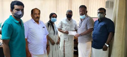 വിദ്യാകിരണം പദ്ധതിയിലേയ്ക്ക് ബഹ്റൈൻ പ്രതിഭ മൂന്നേമുക്കാൽ ലക്ഷം രൂപ കൈമാറി വിദ്യാകിരണം പദ്ധതിയിലേയ്ക്ക് ബഹ്റൈൻ പ്രതിഭ മൂന്നേമുക്കാൽ ലക്ഷം രൂപ കൈമാറി
