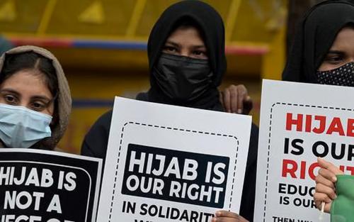 ഹിജാബ് ഇസ്ലാമിക ആചാരങ്ങളിൽ അനിവാര്യമല്ല; സ്കൂൾ യൂണിഫോമിൽ ഇളവ് നൽകാനാവില്ലെന്ന് അലഹാബാദ് ഹൈക്കോടതി