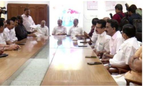 എസ്ഡിപിഐ പിന്തുണ: മൃദു നിലപാട് സ്വീകരിച്ച് യുഡിഎഫ് സ്ഥാനാര്ത്ഥികള് എസ്ഡിപിഐ പിന്തുണ: മൃദു നിലപാട് സ്വീകരിച്ച് യുഡിഎഫ് സ്ഥാനാര്ത്ഥികള്