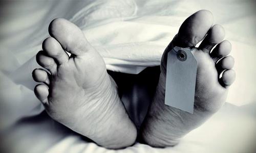 കോ­ഴി­ക്കോട് വ്യാ­ജമദ്യം കഴി­ച്ച് രണ്ട്­ പേർ മരി­ച്ചു­ 