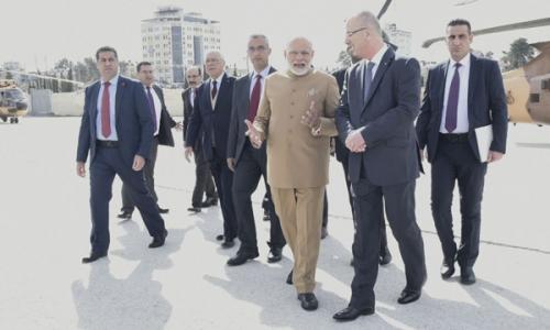 ചരി­ത്രം കു­റി­ച്ച് മോ­ദി­ പലസ്തീ­നിൽ‍ : ഇന്ന് വൈ­കീട്ട്  അബു­ദാ­ബി­യി­ൽ എ­ത്തും