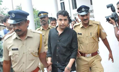 നടിയെ ആക്രമിച്ച കേസ്; പൾസർ സുനിയുമായി നിരന്തരം ബന്ധപ്പെട്ട സ്ത്രീയെ സാക്ഷിയാക്കിയില്ലെന്ന് കോടതി