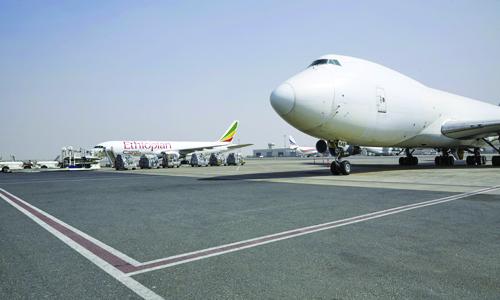 ഷാ­ർ‍­ജ വി­മാ­നത്താ­വളത്തിൽ‍ നു­ഴഞ്ഞു­കയറി­യ ഇന്ത്യക്കാ­രൻ‍ പി­ടി­യി­ൽ