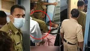 ട്രെയിനിലെ മർദ്ദനത്തിൽ നടപടി; എഎസ്ഐയെ റെയിൽവേ ഡ്യൂട്ടിയിൽ നിന്ന് മാറ്റും ട്രെയിനിലെ മർദ്ദനത്തിൽ നടപടി; എഎസ്ഐയെ റെയിൽവേ ഡ്യൂട്ടിയിൽ നിന്ന് മാറ്റും