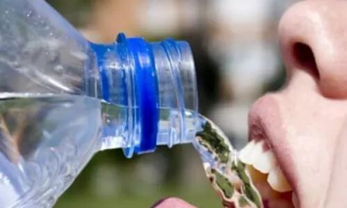 കു​​​​­​​​​പ്പി​​​​­​​​​വെ​​​​­​​​​ള്ളത്തി­ന്റെ­ വി­ല കു­റയ്ക്കാ­ത്തവർ­ക്കെ­തി­രെ­ ശക്തമാ­യ നടപടി­ : മന്ത്രി­ പി­. തി­ലോ­ത്തമൻ