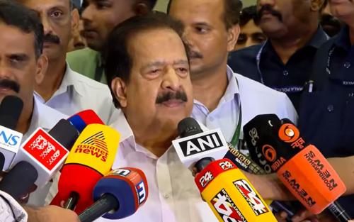 എസ്‌.ഐ.ടിക്ക് പൂർണ സ്വാതന്ത്ര്യം; റിപ്പോർട്ടർ ടിവി പരിശോധനയിൽ നിയമലംഘനമില്ലെന്ന് രമേശ് ചെന്നിത്തല