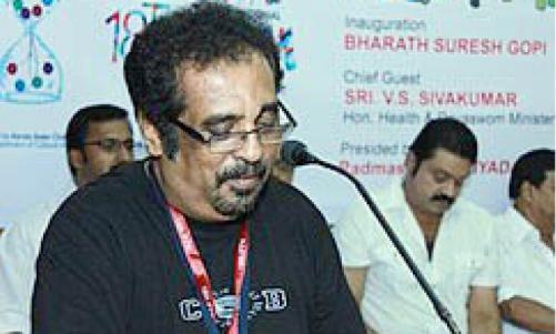 അറബ് പശ്ചാത്തലത്തിൽ രവീന്ദ്രന്റെ പുതിയ വെബ് സീരീസ്; ‘സെന്റ് ഓഫ് ദി ആബ്സന്റ്’ ബഹ്‌റൈനിൽ ചിത്രീകരിക്കുന്നു