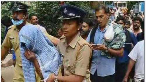 ശബരിമല ദര്ശനത്തിന് പമ്പയിലെത്തിയ യുവതികള് പ്രതിഷേധത്തെത്തുടർന്ന് മലയിറങ്ങി ശബരിമല ദര്ശനത്തിന് പമ്പയിലെത്തിയ യുവതികള് പ്രതിഷേധത്തെത്തുടർന്ന് മലയിറങ്ങി