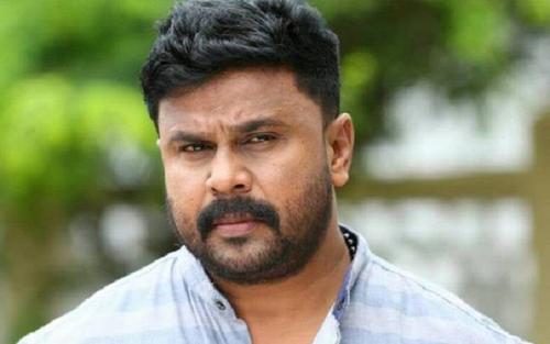 സംവിധായകന്റെ വെളിപ്പെടുത്തലിന് പിന്നിൽ പ്രോസിക്യൂഷനാണെന്ന് ആരോപിച്ച് ഡിജിപിക്കും വിജിലൻസ് ഡയറക്ടർക്കും പരാതി നൽകി ദിലീപ് സംവിധായകന്റെ വെളിപ്പെടുത്തലിന് പിന്നിൽ പ്രോസിക്യൂഷനാണെന്ന് ആരോപിച്ച് ഡിജിപിക്കും വിജിലൻസ് ഡയറക്ടർക്കും പരാതി നൽകി ദിലീപ്