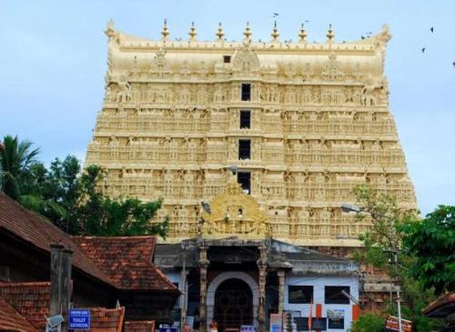 പദ്മനാഭ സ്വാമി ക്ഷേത്രത്തില്‍ രാജകുടുംബത്തിന് അവകാശമുണ്ടെന്ന് സുപ്രീം കോടതി 