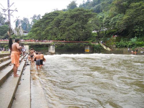 പമ്പയിൽ സ്നാനം ചെയ്യുന്നതിന് നിരോധനം പമ്പയിൽ സ്നാനം ചെയ്യുന്നതിന് നിരോധനം