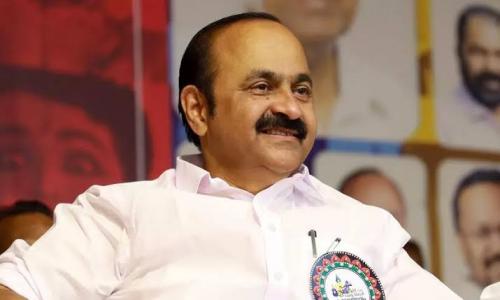 ഇരകളെയും വേട്ടക്കാരെയും ഒന്നിച്ചിരുത്തി കോണ്ക്ലേവ് നടത്താനുള്ള തീരുമാനം അപഹാസ്യം; സര്ക്കാരിനെതിരേ പ്രതിപക്ഷ നേതാവ് ഇരകളെയും വേട്ടക്കാരെയും ഒന്നിച്ചിരുത്തി കോണ്ക്ലേവ് നടത്താനുള്ള തീരുമാനം അപഹാസ്യം; സര്ക്കാരിനെതിരേ പ്രതിപക്ഷ നേതാവ്
