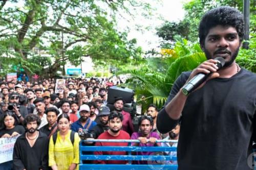 ഡൽഹിയിലെ വിദ്യാർഥി സമരത്തിന് ഐക്യദാർഢ്യം പ്രഖ്യാപിച്ച് കൊച്ചിയിൽ വേടന്‍റെ നേതൃത്വത്തിൽ ആസാദി യാത്ര