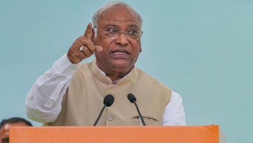 രാഹുൽ ഗാന്ധിയുടെ നേതൃത്വത്തിൽ കേന്ദ്രത്തിൽ സർക്കാർ കൊണ്ടുവരുമെന്ന് മല്ലികാർജുൻ ഖാർഗെ രാഹുൽ ഗാന്ധിയുടെ നേതൃത്വത്തിൽ കേന്ദ്രത്തിൽ സർക്കാർ കൊണ്ടുവരുമെന്ന് മല്ലികാർജുൻ ഖാർഗെ