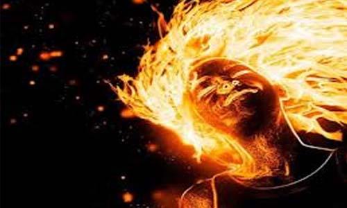 നടുറോഡില്‍ യുവതിയുടെ  ആത്മഹത്യാശ്രമം 