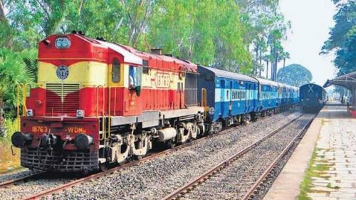 ലോക്ഡൗണ്: കേരളത്തിലൂടെയുള്ള 30 ട്രെയിന് സര്വീസുകൾ റദ്ദാക്കി ലോക്ഡൗണ്: കേരളത്തിലൂടെയുള്ള 30 ട്രെയിന് സര്വീസുകൾ റദ്ദാക്കി